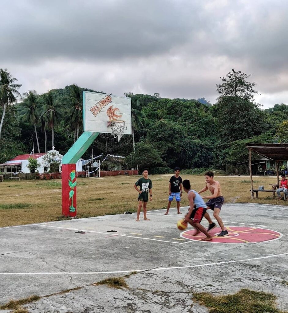 Voyage - Une partie de basket avec des Philippins